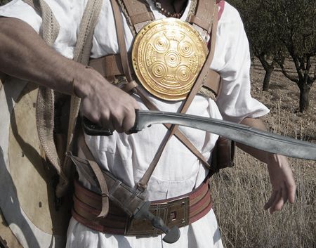 Iberischer Krieger mit Falcata & Pectorale, 3. Jahrhundert v. Chr.