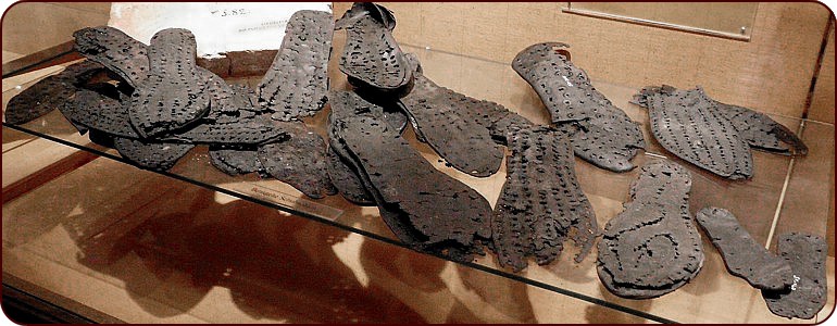 Genagelte Sohlen römischer Legionärssandalen (Caligae) im Museum Saalburg