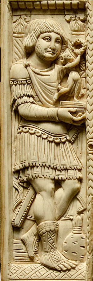 Seitenpanel des Barberini-Diptychon aus dem frühen 6. Jahrhundert. Es zeigt einen langhaarigen Soldaten in kaiserlichen Diensten.