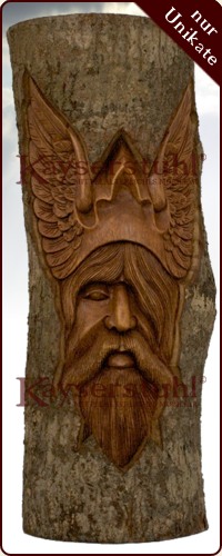 Odins Kopf im Baumstamm
