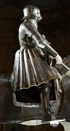 Versilberte und gravierte Rüstung Heinrich VIII. von England (* 28. Juni 1491 in Greenwich; † 28. Januar 1547) im London Tower