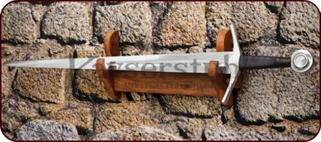 Wandhalter aus Massivholz für ein Schwerter oder eine Axt