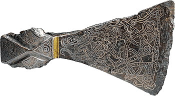 Axtblatt mit Silbereinlagen im Mammen-Stil 10. Jahrhundert; Eisen, Silber, Messing. Bjerringhøj, Mammen, Jütland, Dänemark